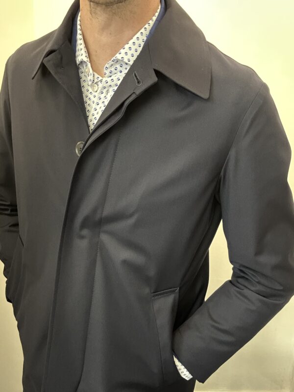 Impermeabile outfit - immagine 4