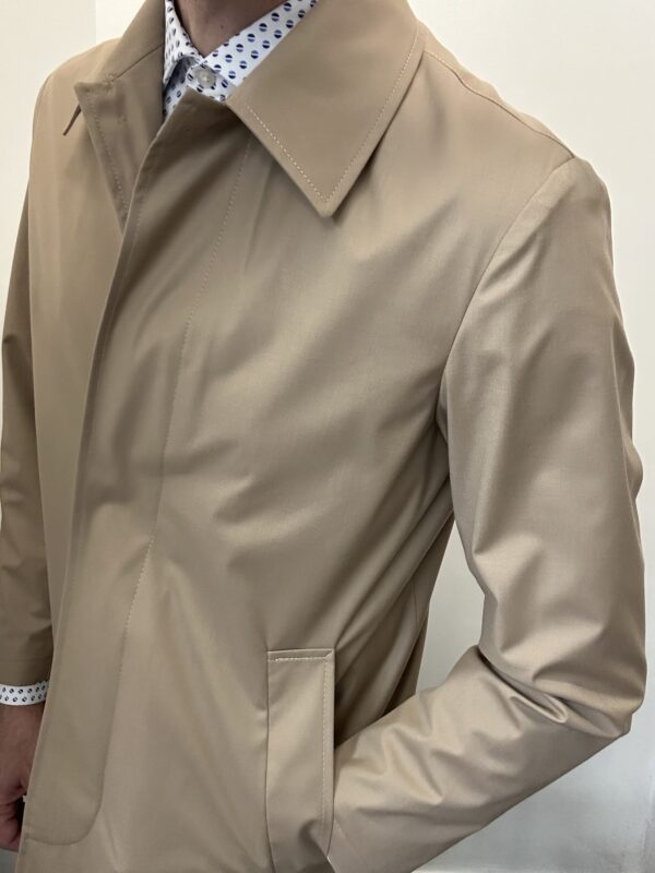 Impermeabile outfit - immagine 2